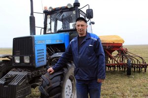 И с сеялкой, и с «Росой» управляется Роман Владимирович Рудик